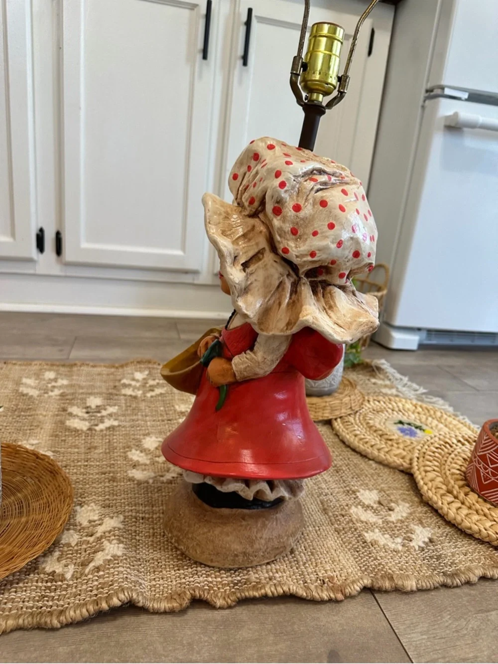 Vintage 1975 Ceramic Bonnet Girl table Lamp Holly Hobby Like Cottage Home Accent